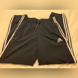 ADIDAS BRAND NEW WITH TAGS Men’s Tapered Sweatpants Size Medium
